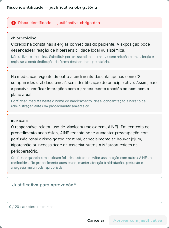 Detalhe ampliado: alerta de risco identificado na prescrição, com justificativa obrigatória para aprovar